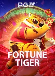F61 Myanmar VIP Card Game Room — ရွှေဝါရောင် VIP ကတ်ဂိမ်းခန်း၌ ကစားသူများ